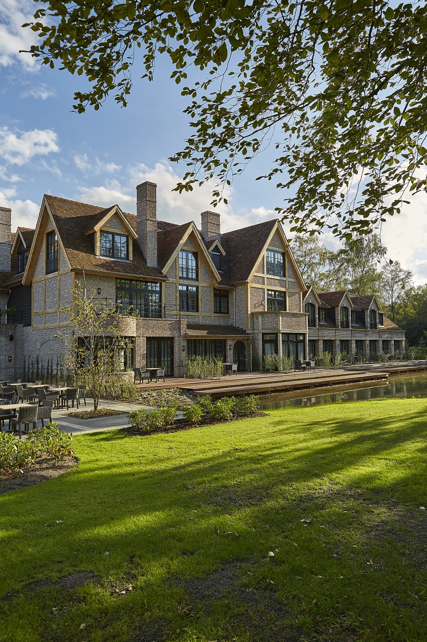 Stately English country house by The Charles, located in the green nature reserve De Maashorst, near 's-Hertogenbosch, which is part of the exclusive The Duke Club